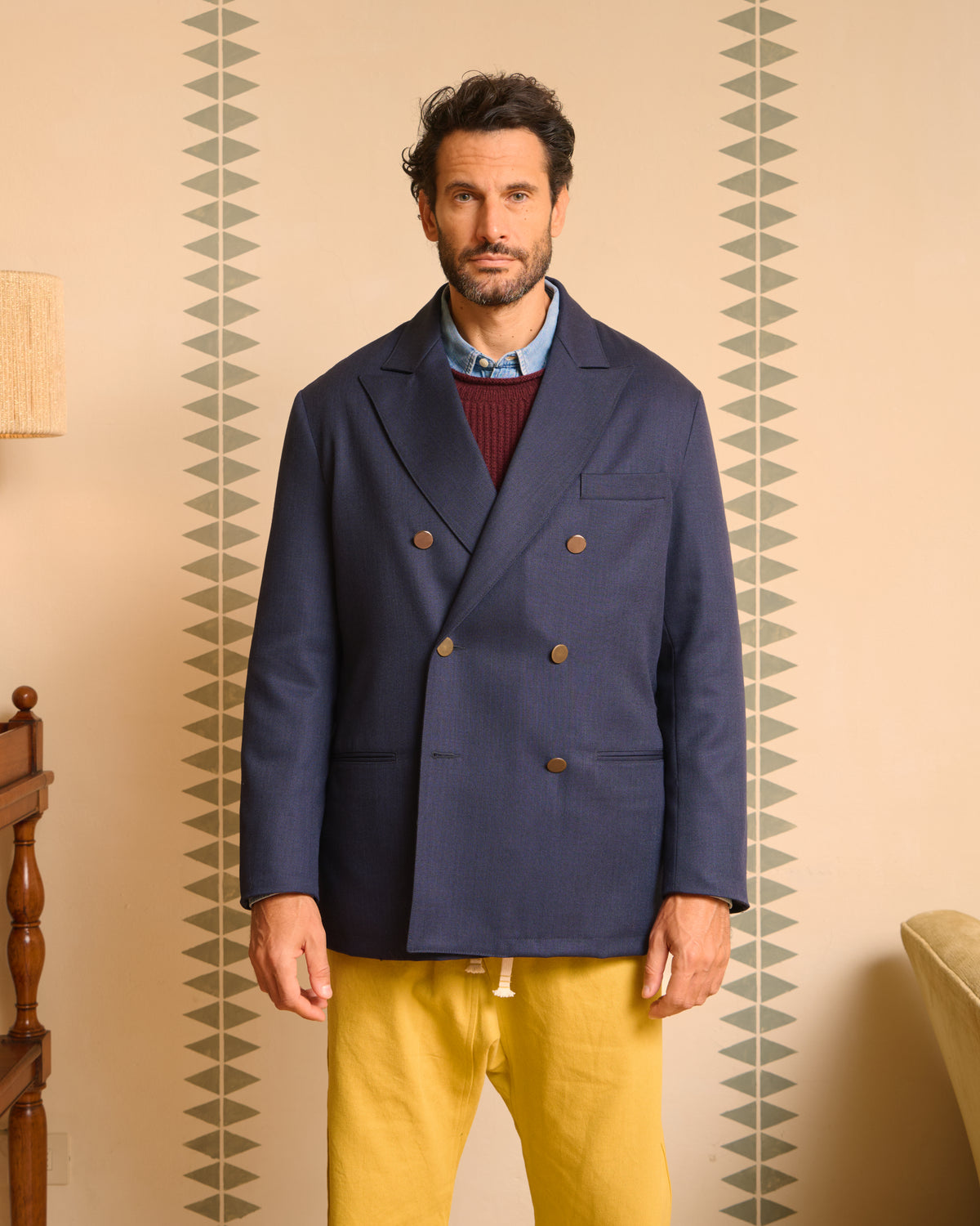 Blazer doppiopetto uomo blu indossato, vista frontale