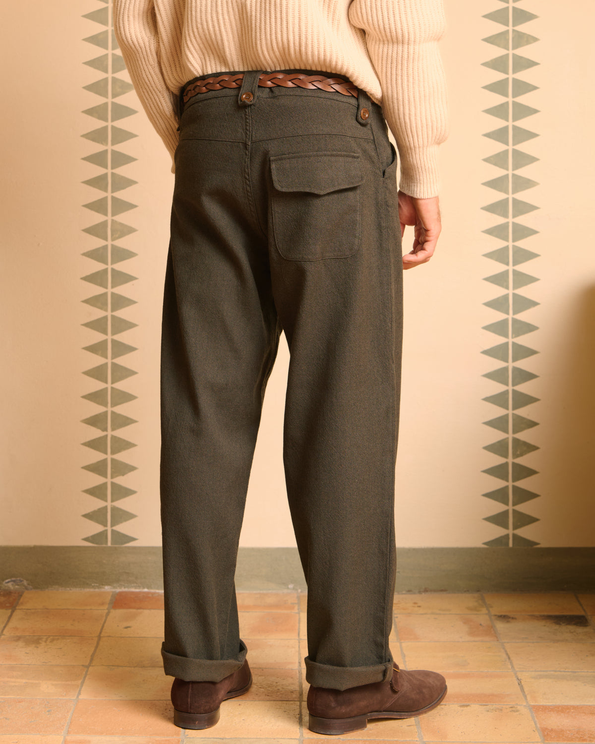Pantalone Corso uomo verde, retro con tasca a patta