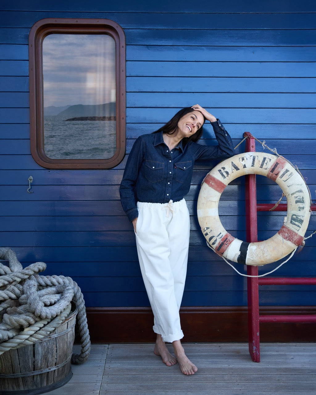 Pantalone giapponese donna bianco con laccio in vita, indossato