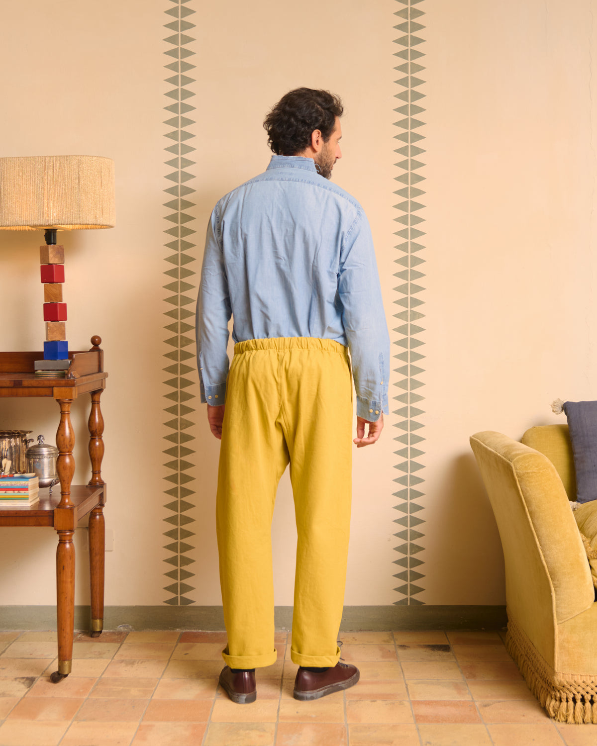 Pantalone giapponese in fustagno zafferano, retro