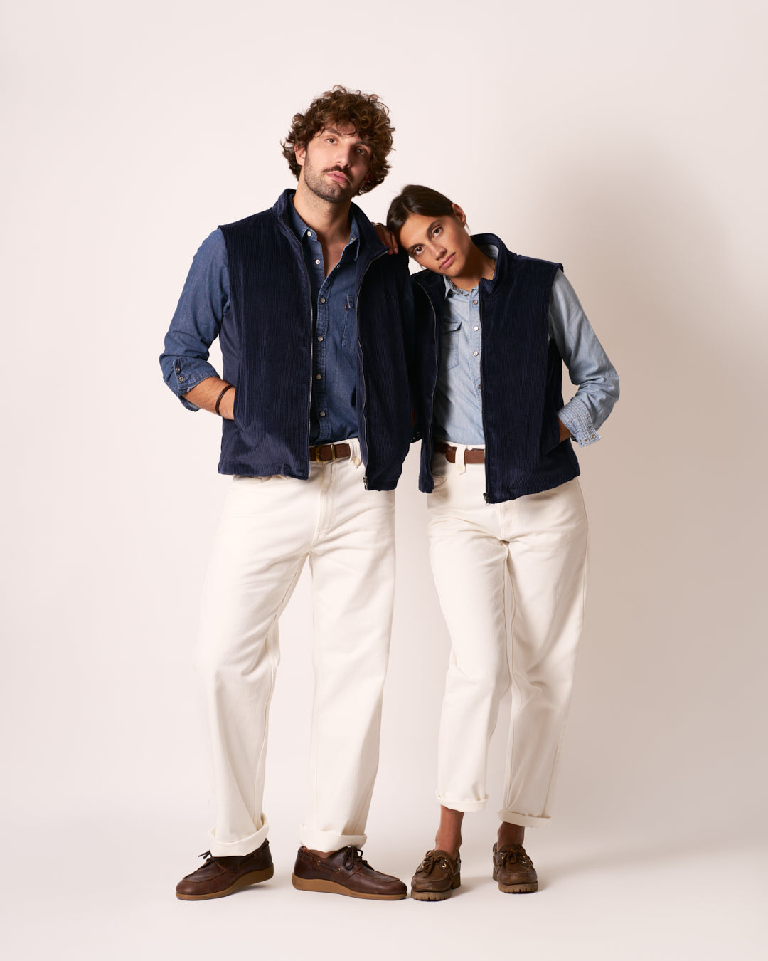 Jeans bianchi uomo Maremosso indossati in barca