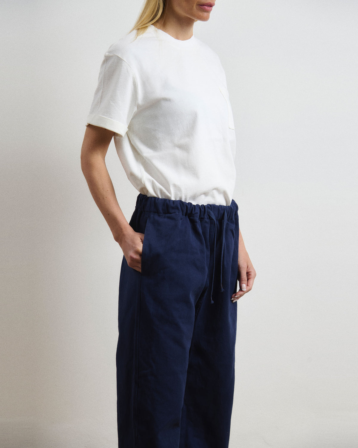 Pantalone da lavoro giapponese donna blu, risvoltato alla caviglia