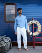 Pantalone giapponese uomo bianco indossato, linea rilassata