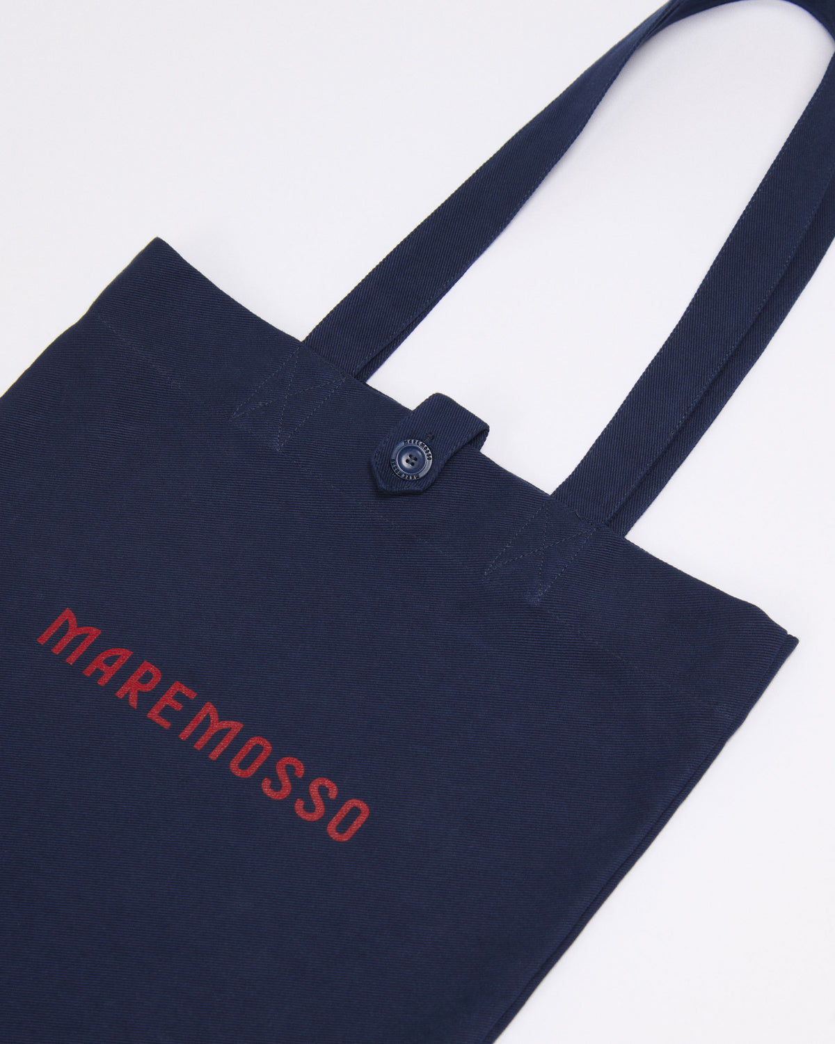 Chiusura della tote bag con l’iconico passante Maremosso